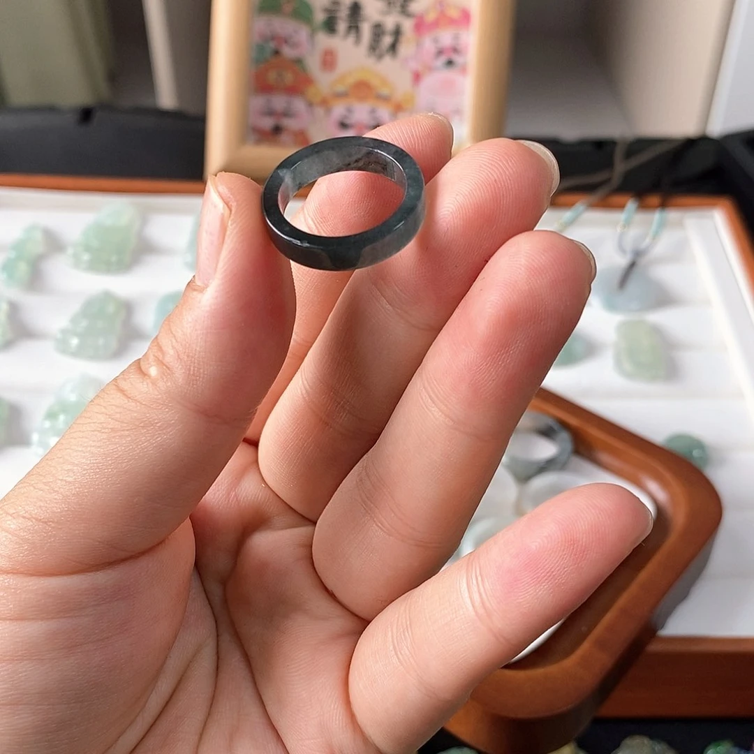 翡翠未镶嵌颈饰小*糕乌鸡戒圈