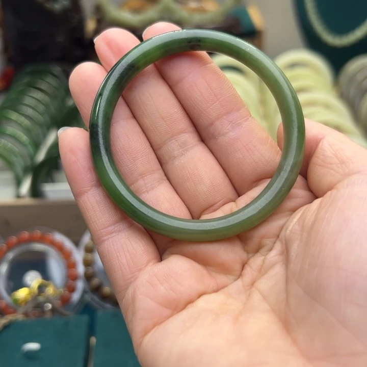 和田玉手镯未镶嵌53.3圈围8105