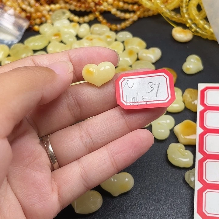 元****裸石琥珀未镶嵌蜜蜡