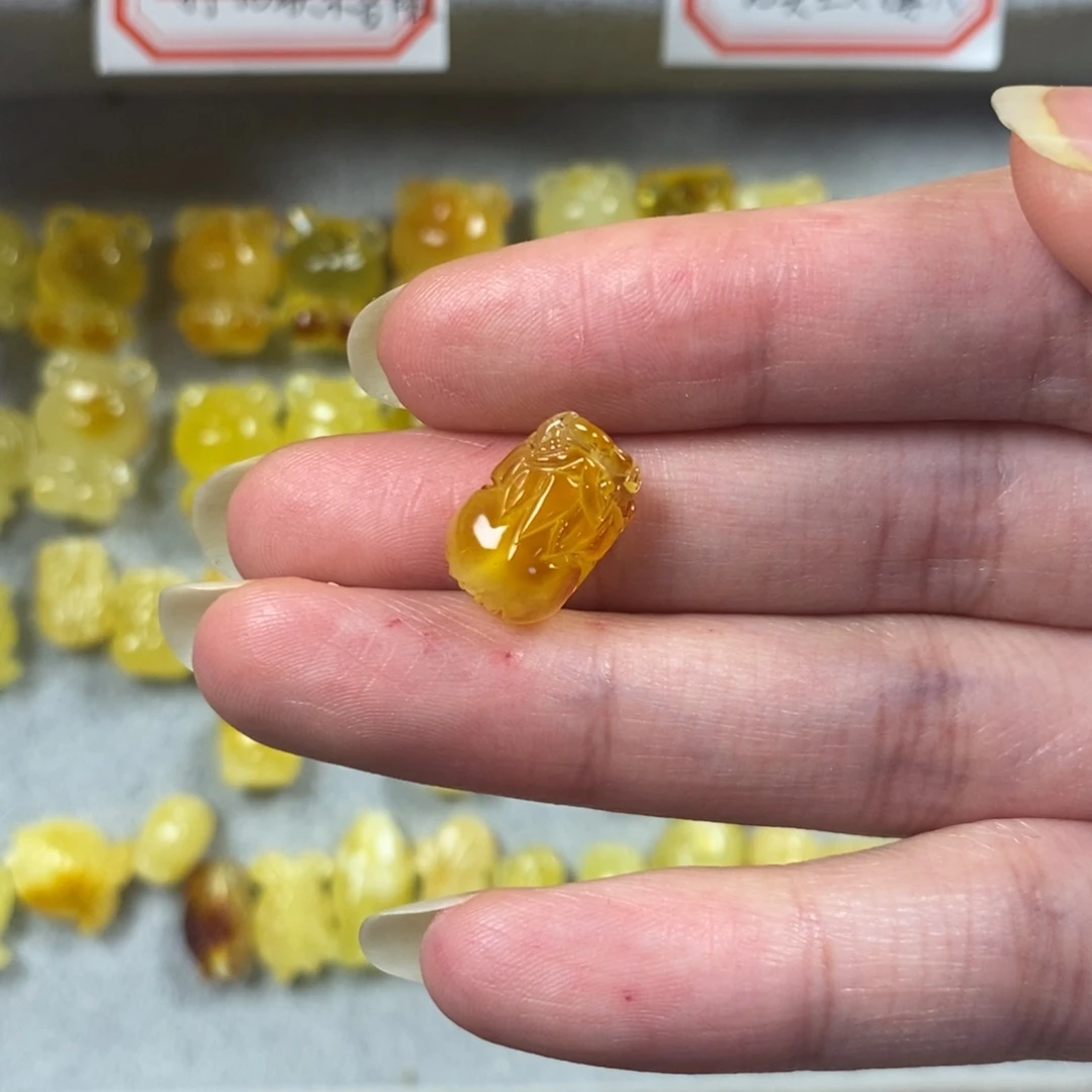 琥珀裸石未镶嵌鱼*鱼貔貅