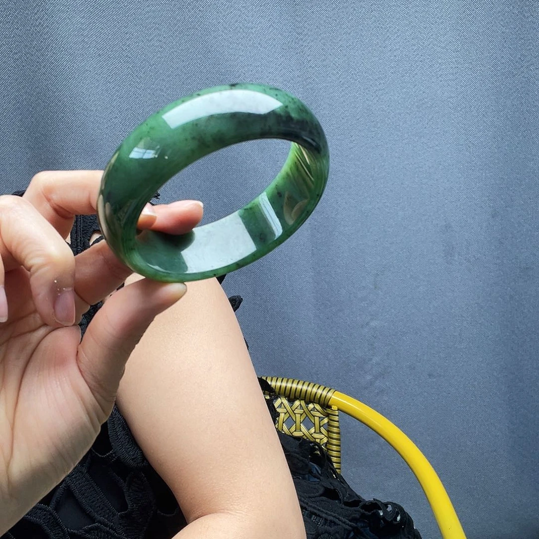 幸***满和田玉未镶嵌手镯