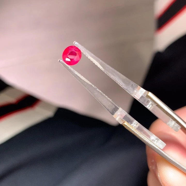 裸石未镶嵌红宝石61分