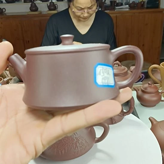 紫砂茶壶工作人员