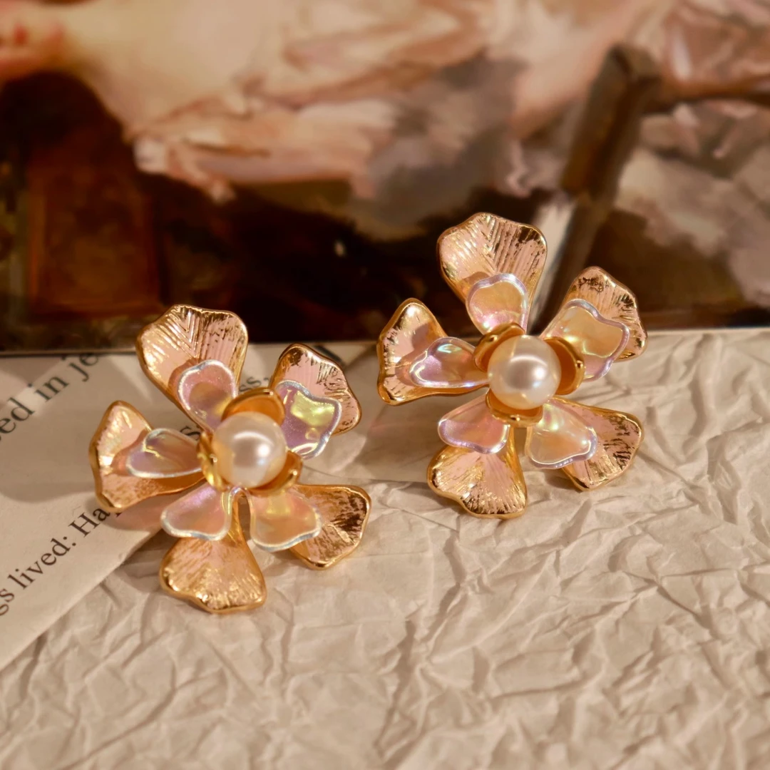 铜合金耳饰 珍珠花朵耳钉小众设计轻奢vintage复古耳环新款耳饰