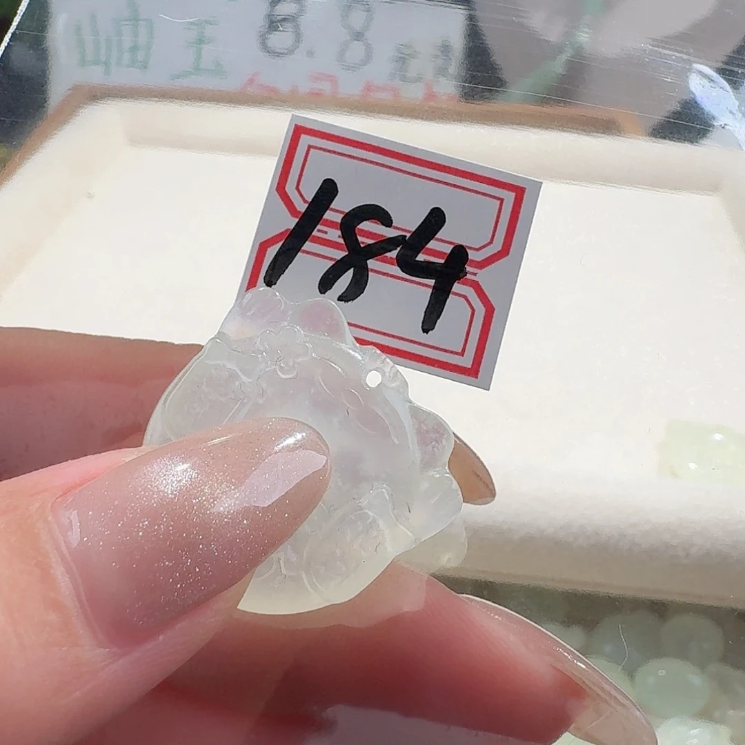 蛇纹石玉颈饰合金精美礼品