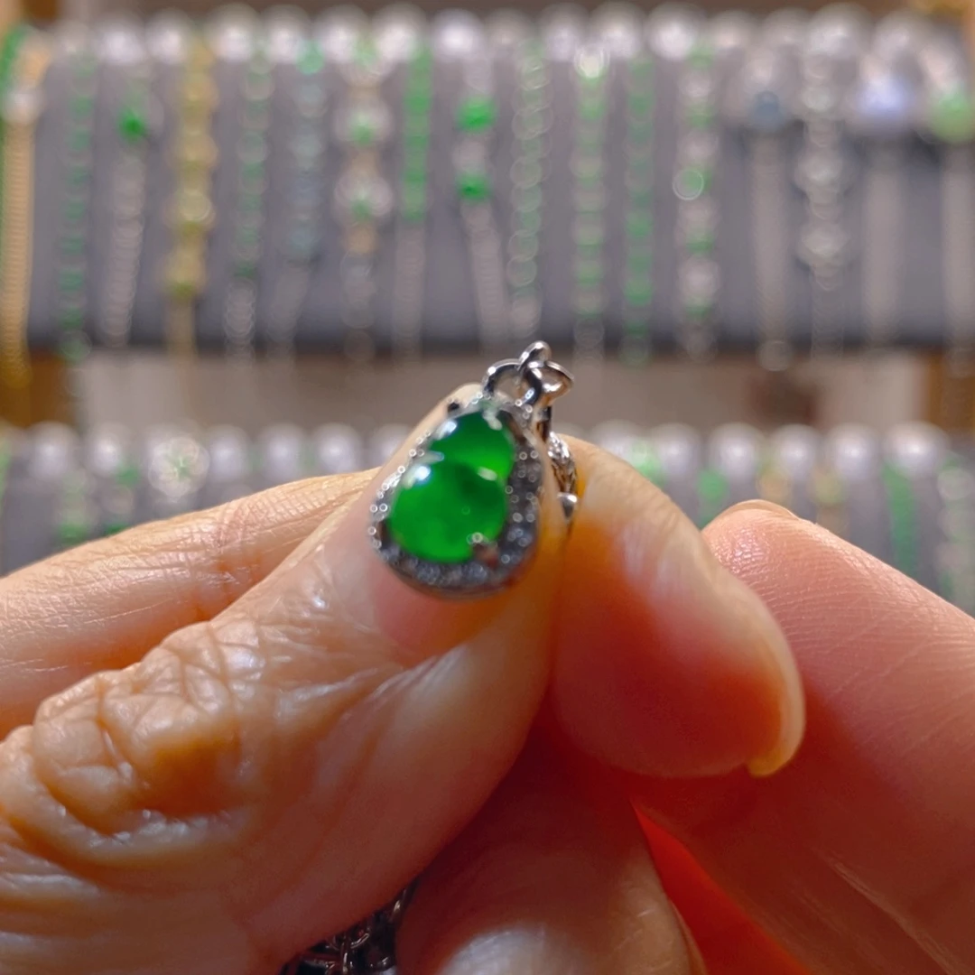 颈饰银S925镶嵌翡翠吊坠