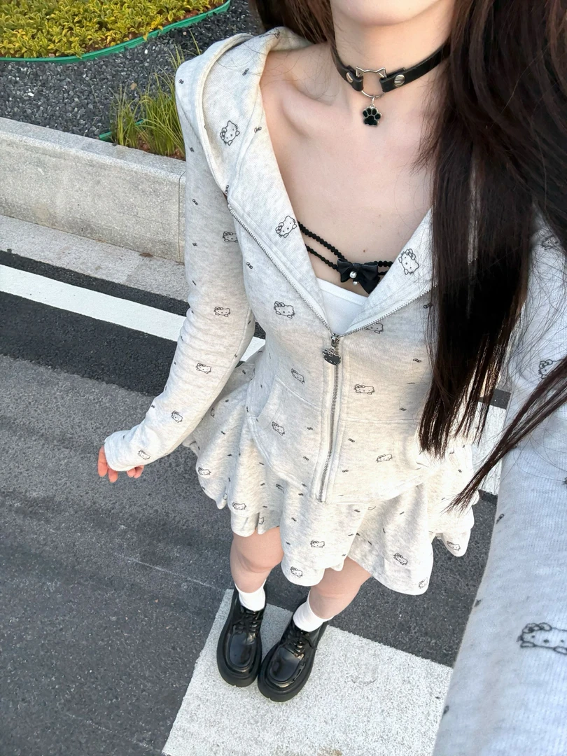 【小蚊同学】气质甜美纯欲风学院风时尚套装小众显瘦白色短款开衫