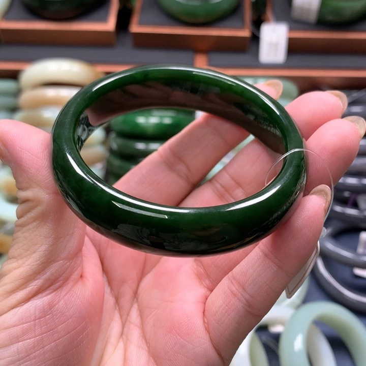 【闪购商品】未镶嵌手镯和田玉（碧玉）
