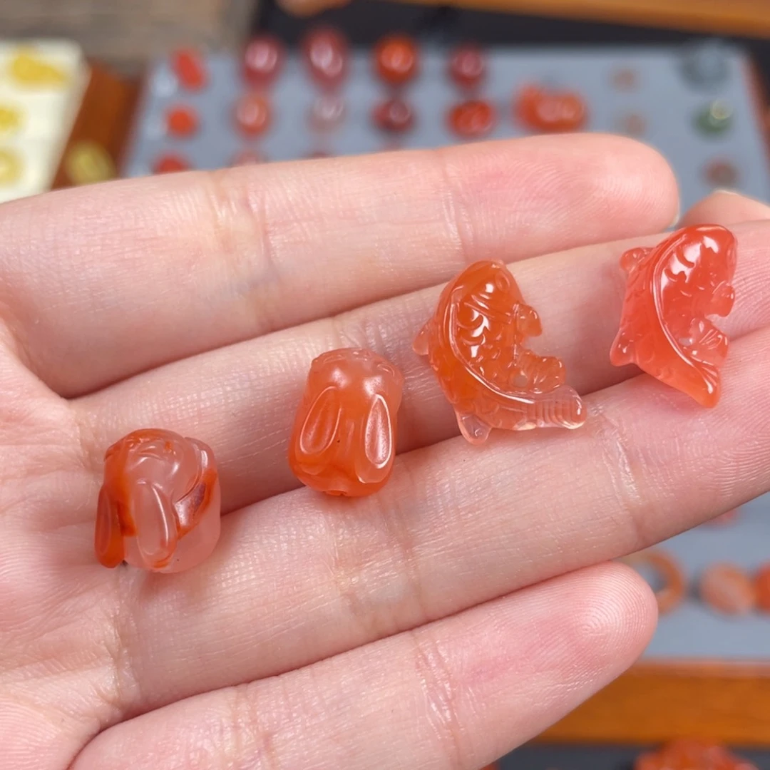 南红玛瑙锦鲤兔子未镶嵌圆*?