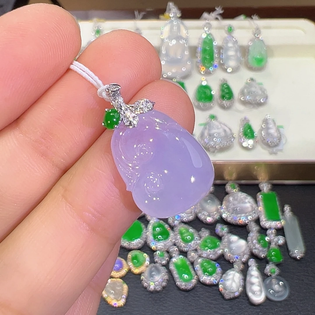 翡翠18K金镶嵌颈饰