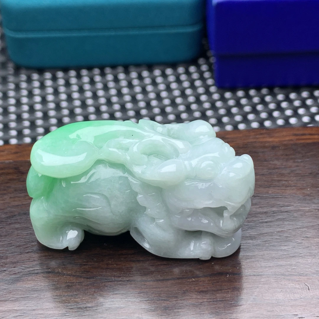 天然翡翠貔貅吊坠缅料A货飘绿色精美如意貔貅挂件项坠仿古俏色