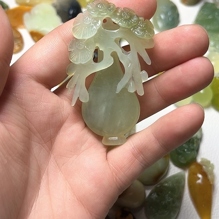 蛇纹石玉颈饰未镶嵌娰