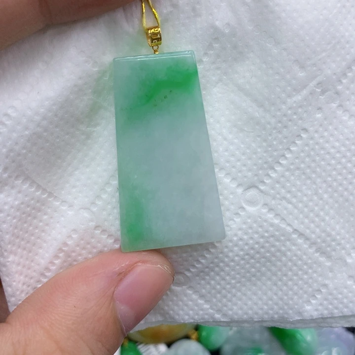 颈饰18K金镶嵌翡翠