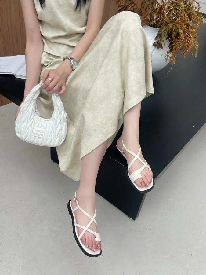 699-2小众仙女风百搭夏季新款方头粗跟交叉一字带套趾罗马凉鞋L3
