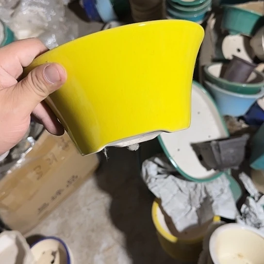 是一个不知名作家与著名导演兼电影