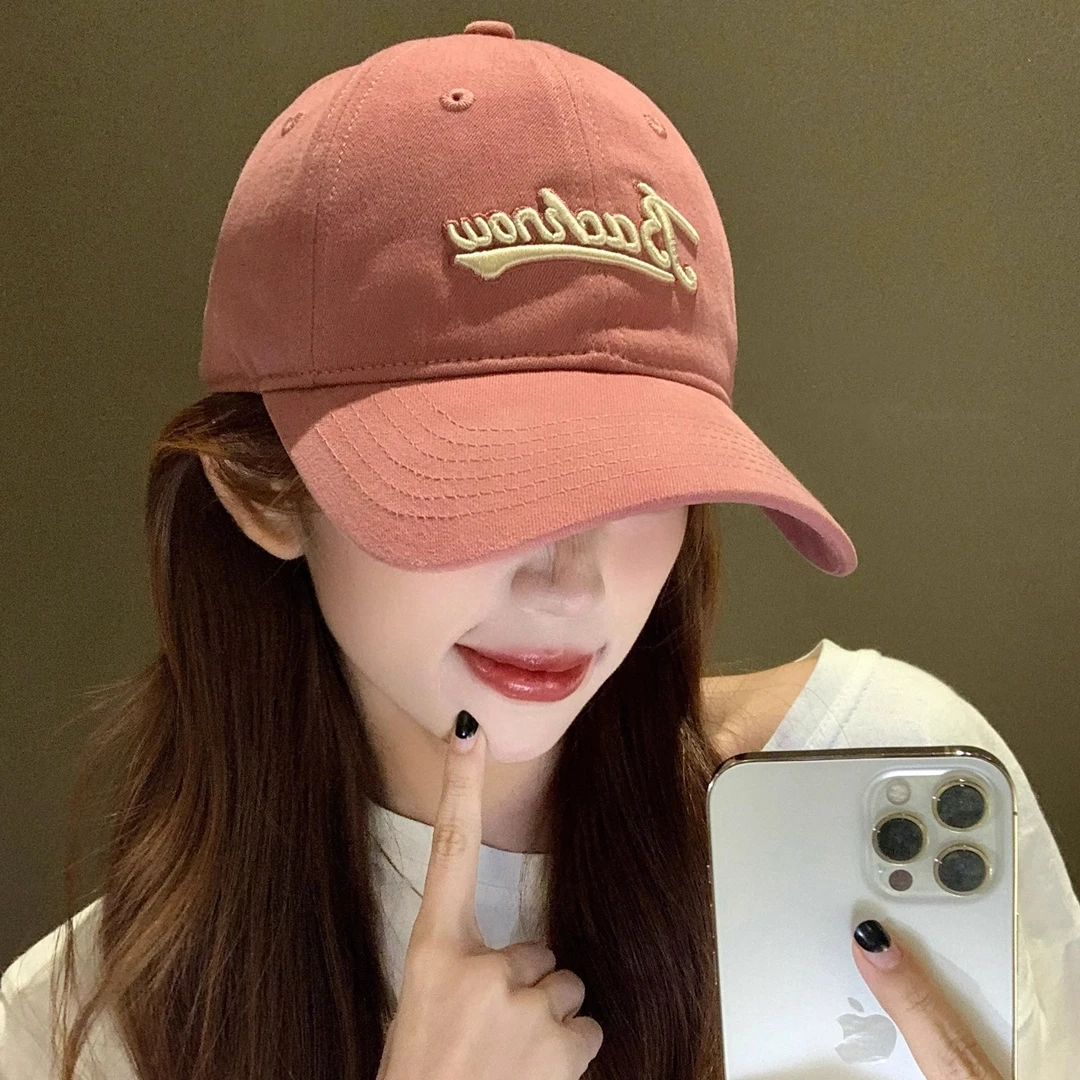 显白树莓粉字母刺绣棒球帽子女夏大头围软顶遮阳鸭舌帽韩版显脸小