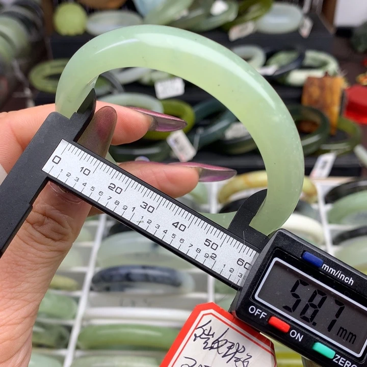 蛇纹石玉手镯未镶嵌681