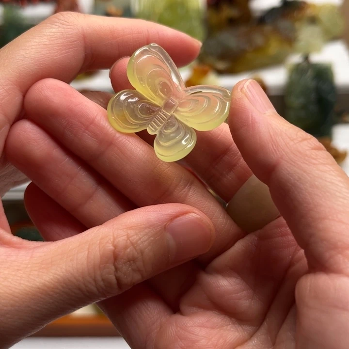 蛇纹石玉未镶嵌蝴蝶