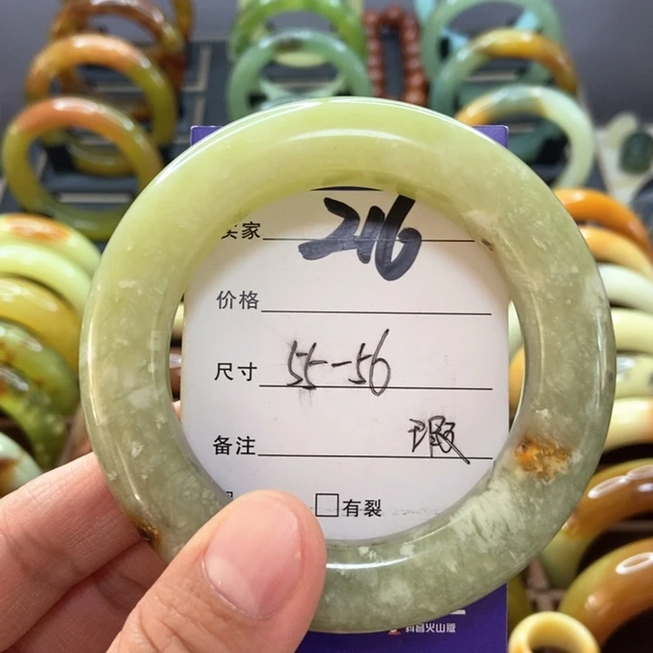 蛇纹石玉手镯未镶嵌