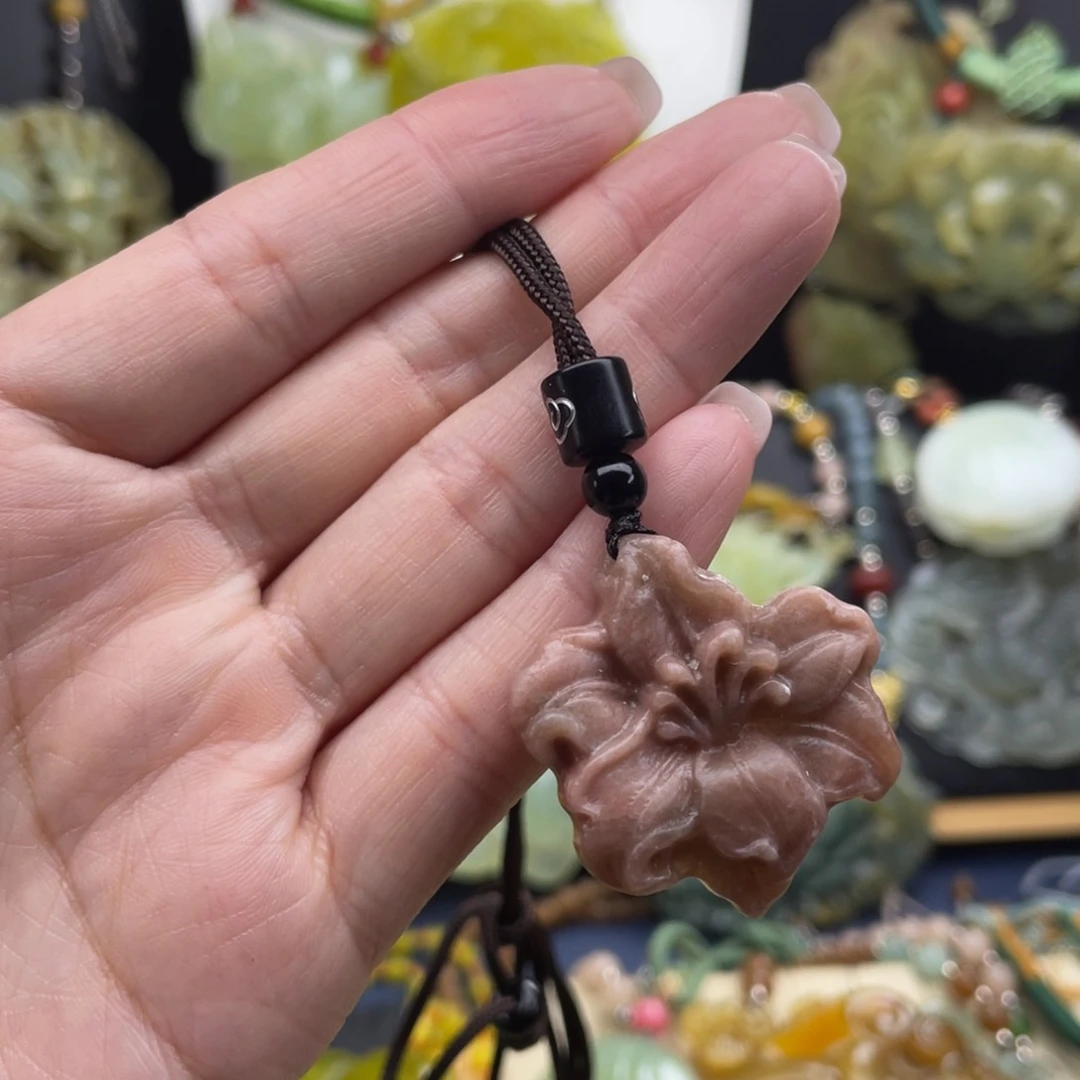 蛇纹石玉未镶嵌颈饰