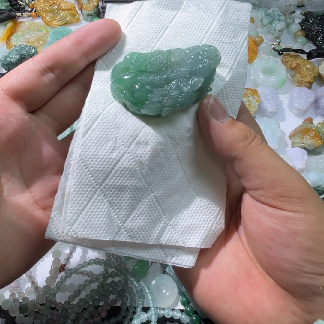 翡翠颈饰未镶嵌天然