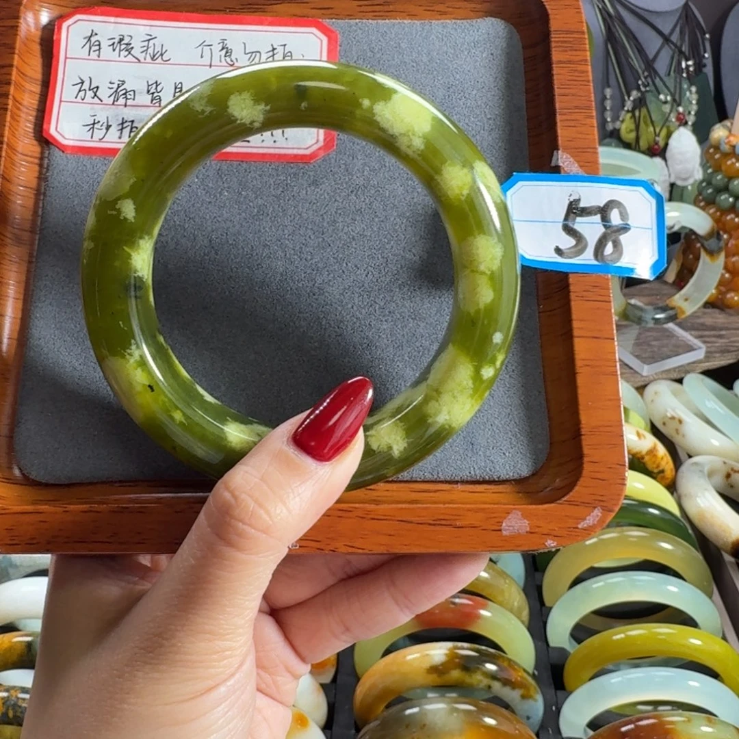 蛇纹石玉未镶嵌手镯