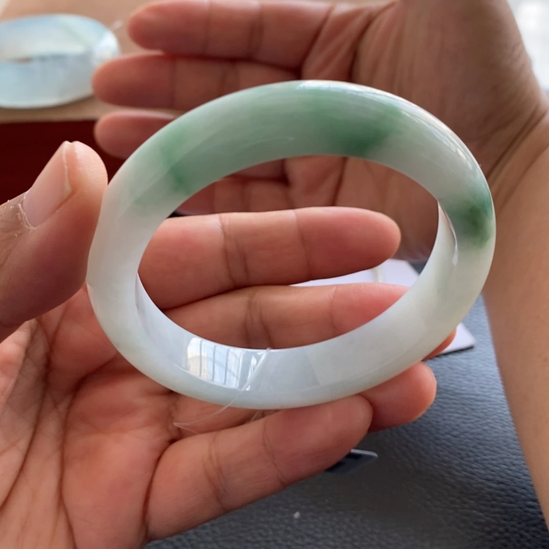 绮***贝翡翠未镶嵌手镯天然翡翠手镯