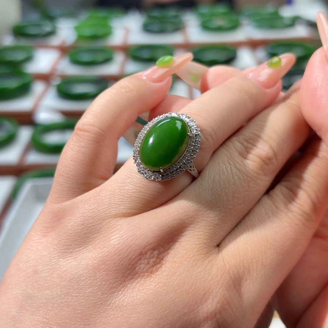 未镶嵌戒指和田玉