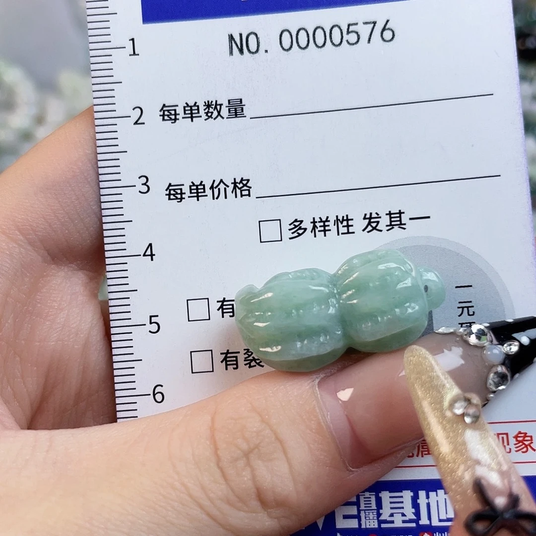 翡翠未镶嵌颈饰hhh