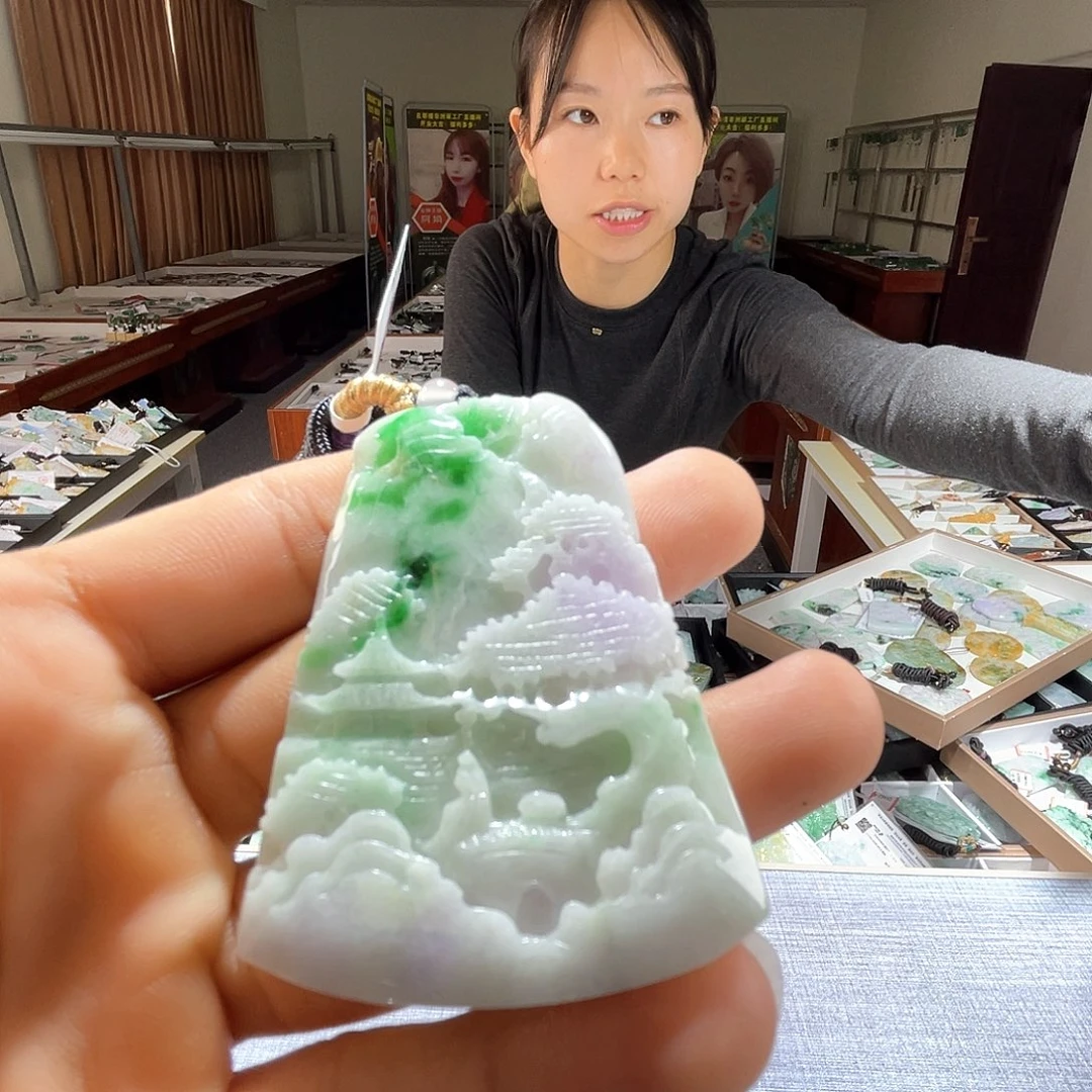 翡翠未镶嵌颈饰一