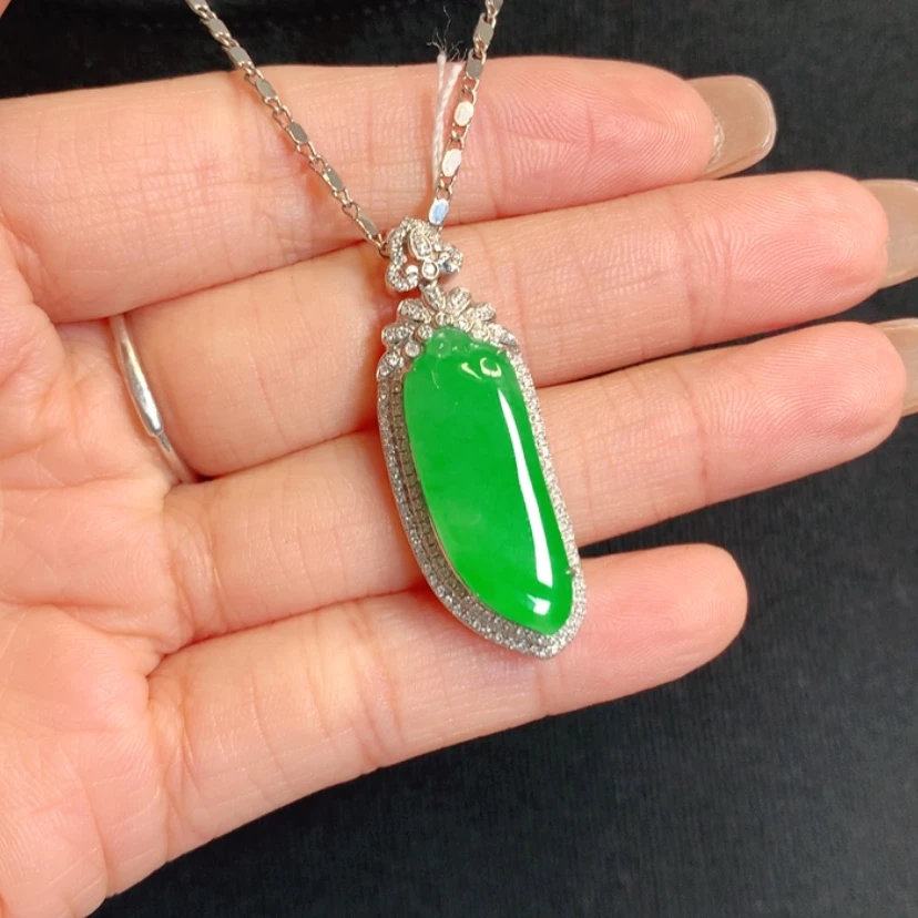 【闪购商品】颈饰18K金镶嵌翡翠福瓜