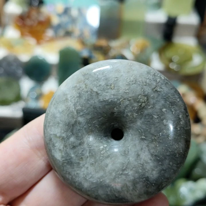 岫玉未镶嵌平安扣