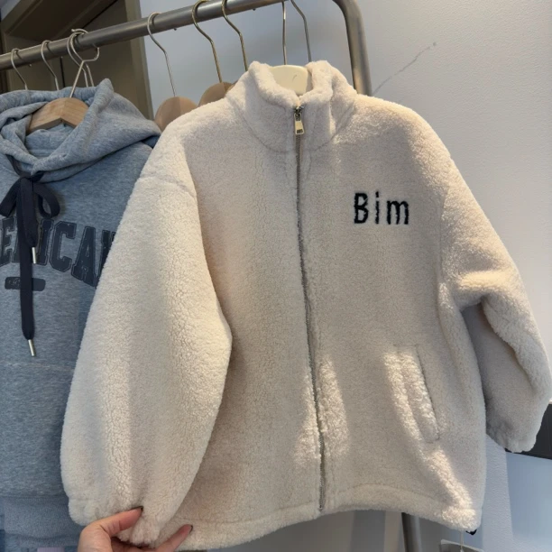 样衣清 冬款儿童米色毛毛外套前几次会有浮毛接受再拍