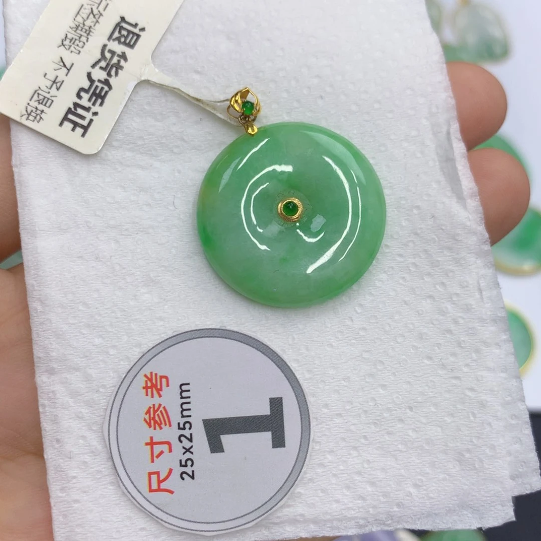 翡翠18K金镶嵌颈饰翡翠
