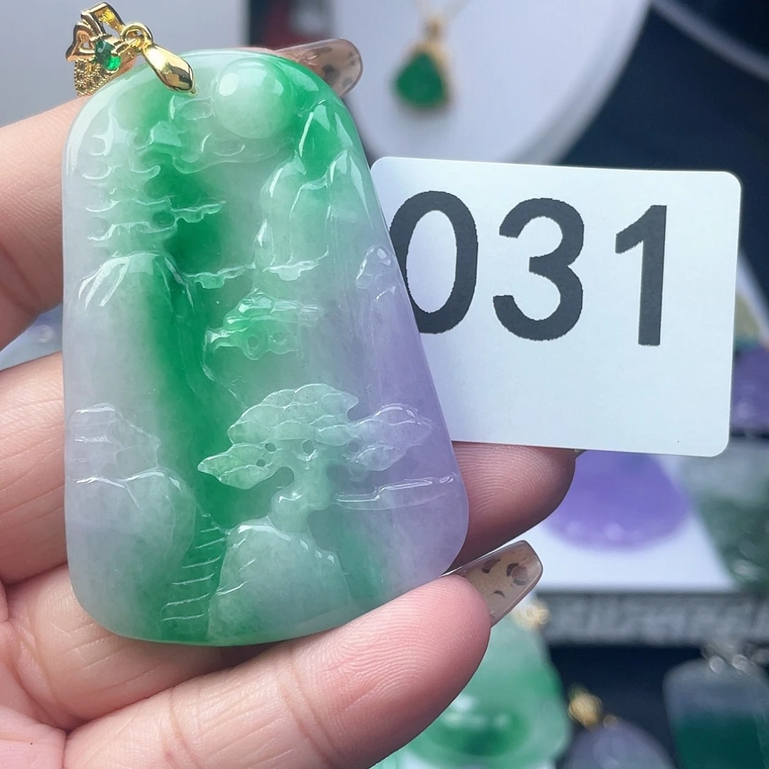 翡翠吊坠(赠链)未镶嵌