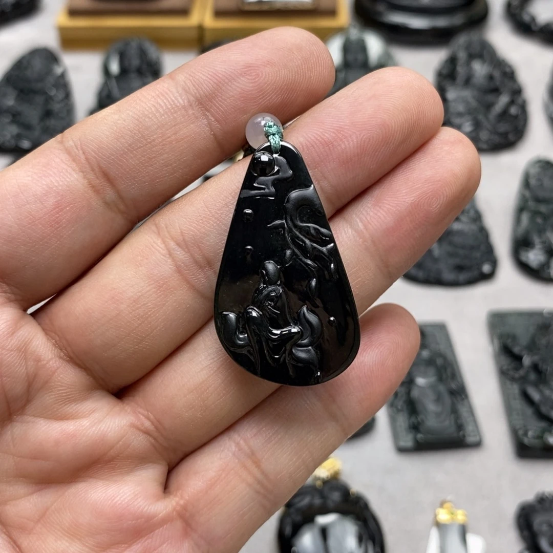 翡翠未镶嵌颈饰悟道