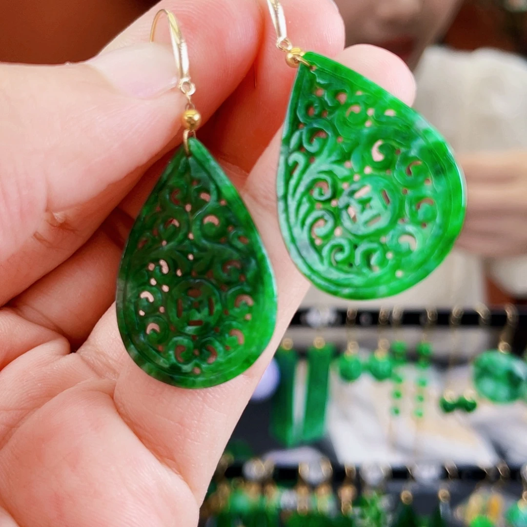 18K金镶嵌翡翠耳饰