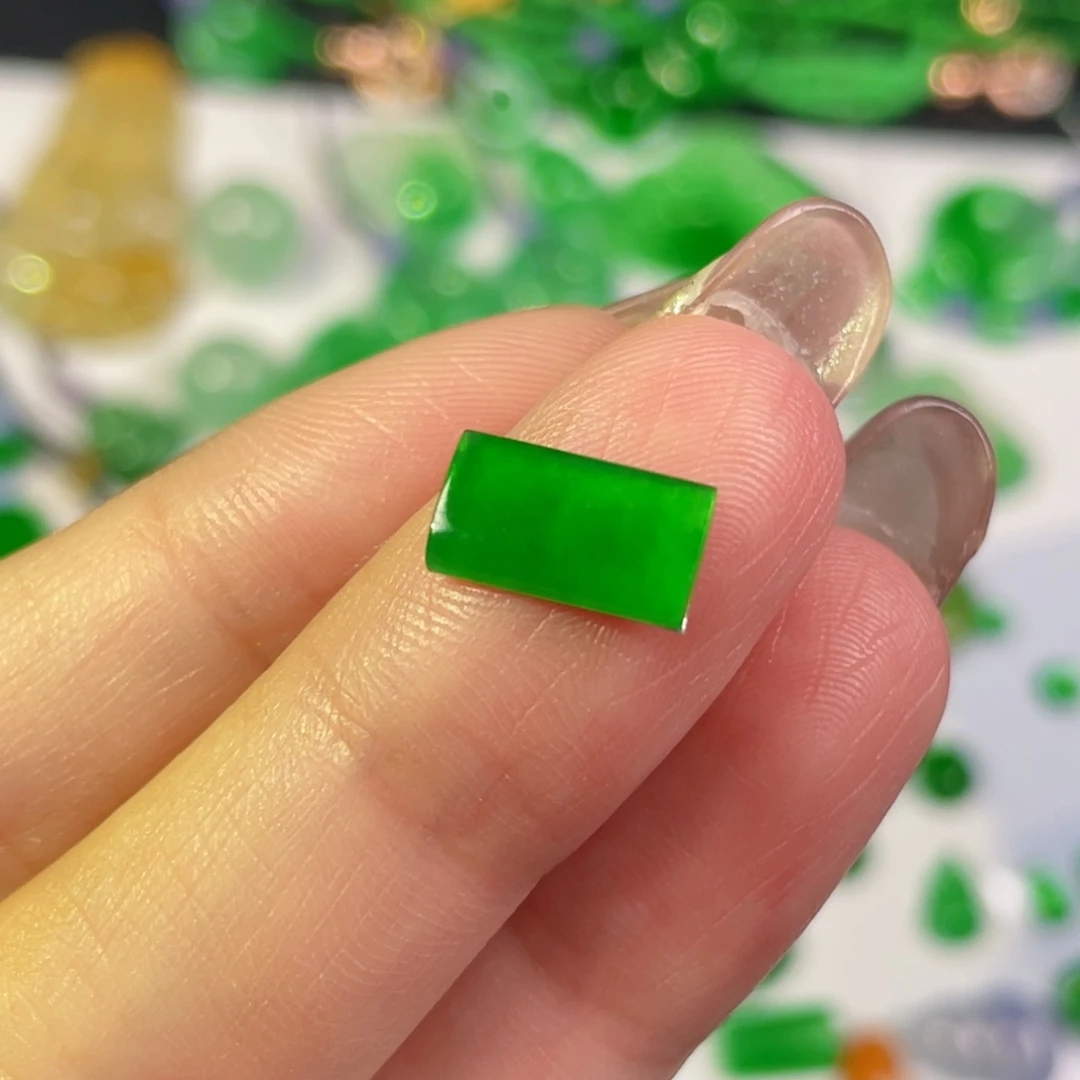 翡翠未镶嵌颈饰裸石