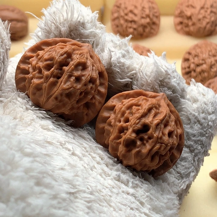 文玩核桃吊坠玉石帽