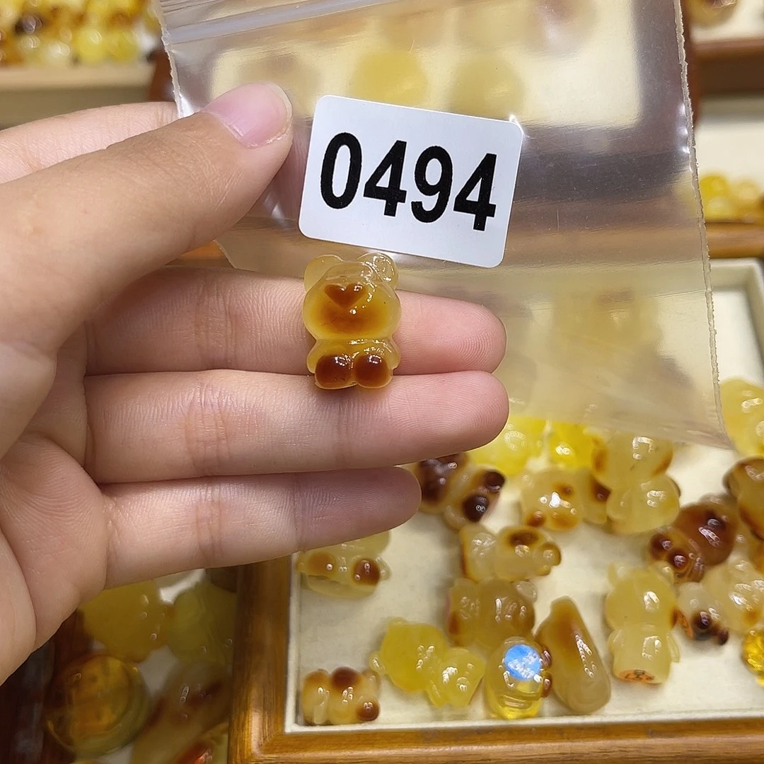 高***孃琥珀未镶嵌珠宝奇石