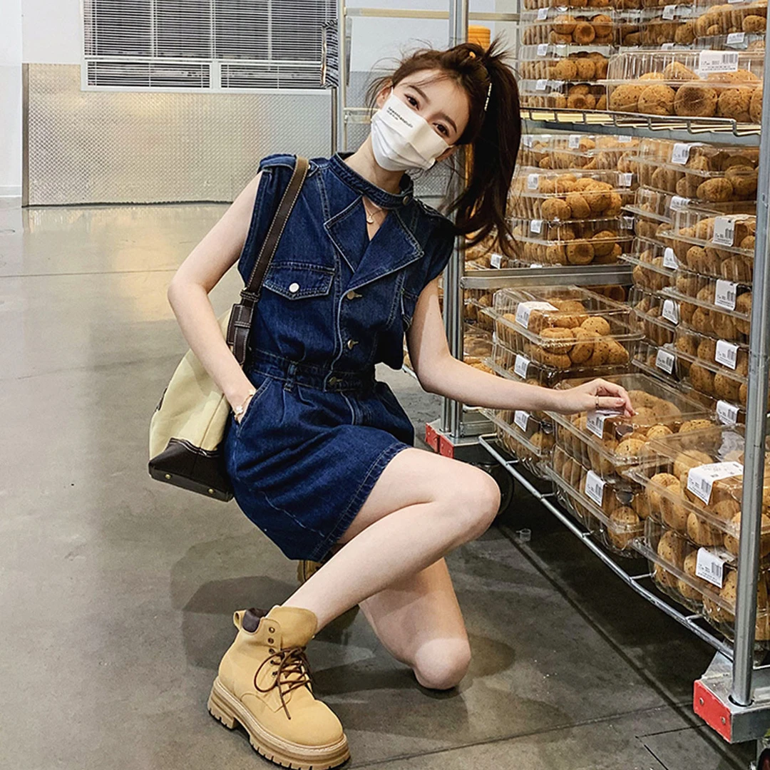 港风复古休闲牛仔连衣裙女2025夏季新款设计感收腰显瘦无袖短裙潮