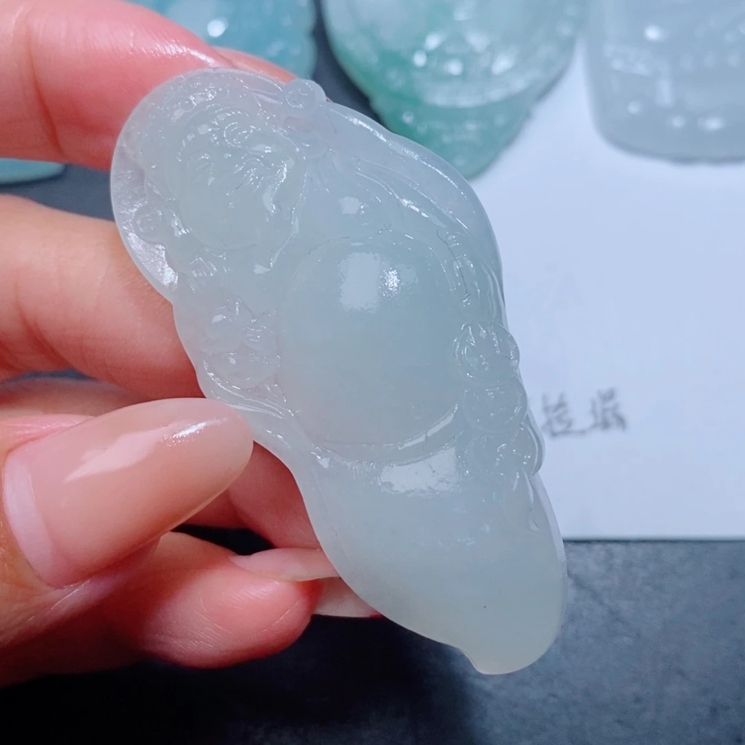 奔***蚁定制翡翠翡翠吊坠未镶嵌