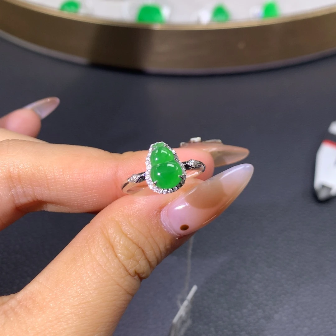 翡翠戒指18K金镶嵌翡翠