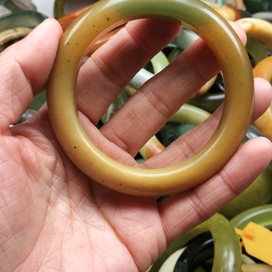 蛇纹石玉手镯未镶嵌知*