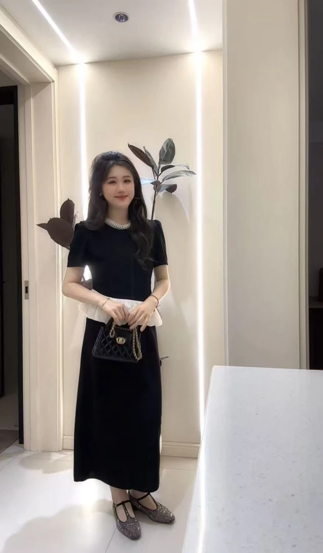 韩系女装高级感女2025夏季超火显瘦荷叶边撞色包臀裙两件套装