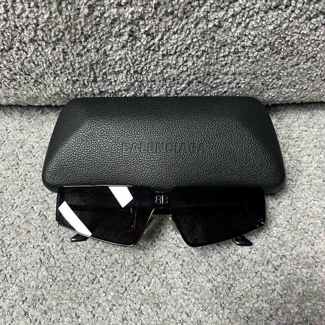 未使用 Balenciaga/巴黎世家 黑色bb logo墨镜