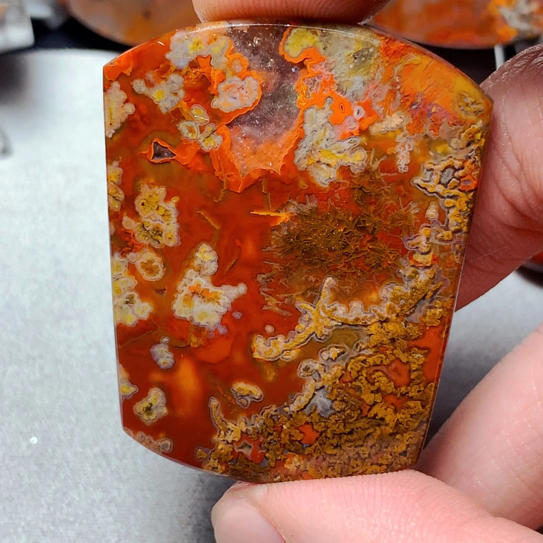 路***人玛瑙/玉髓未镶嵌战国红