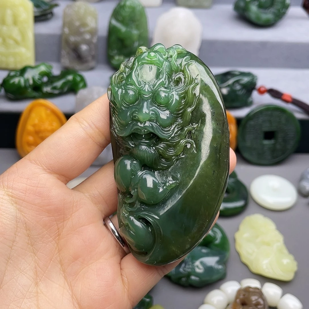 小***嘿和田玉未镶嵌颈饰