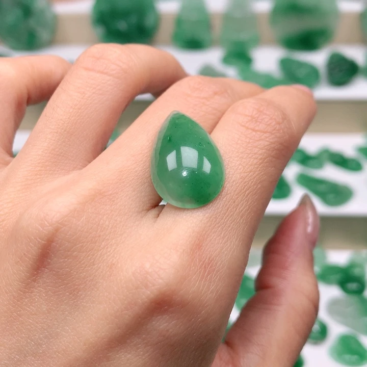 颈饰未镶嵌石英质玉