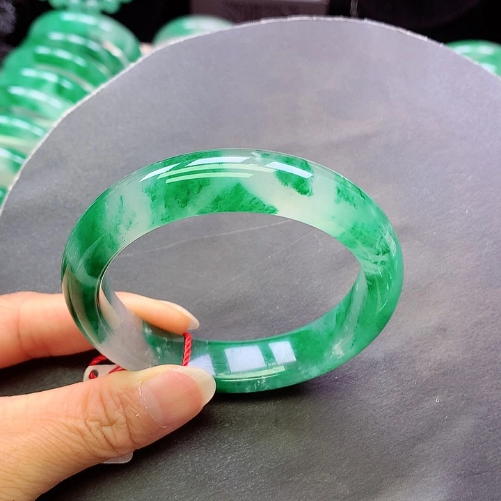 未镶嵌手镯石英质玉